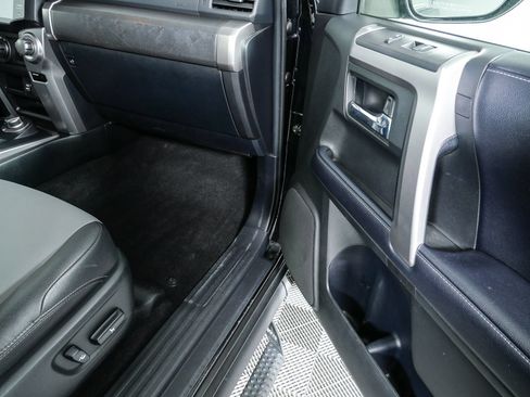 Used 2018 Toyota 4Runner SR5 Premium AWD/4WD image 24