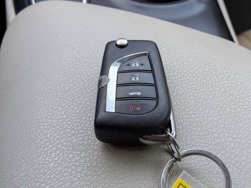 Used 2019 Toyota Camry LE FWD image 30