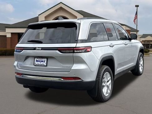 New 2025 Jeep Grand Cherokee Laredo w/ Trailer Tow Package AWD/4WD image 4
