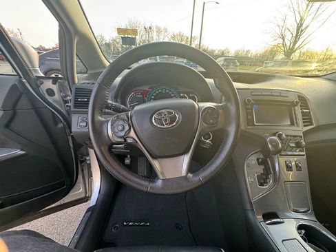 Used 2013 Toyota Venza XLE image 17