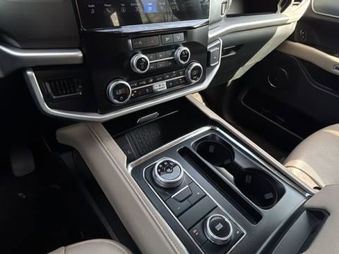 Used 2024 Ford Expedition Max XLT image 14