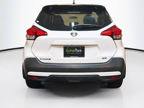 Used 2019 Nissan Kicks SR w/ SR Premium Package FWD image 7