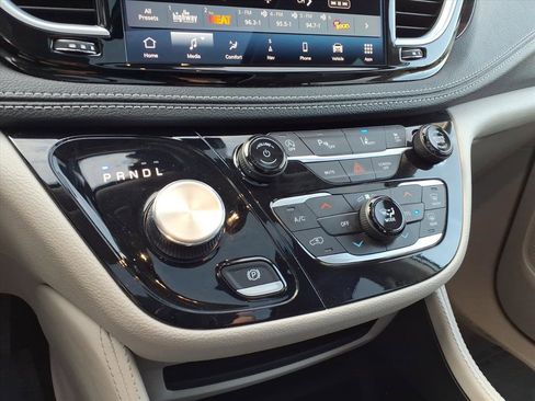 Used 2023 Chrysler Pacifica Limited image 22