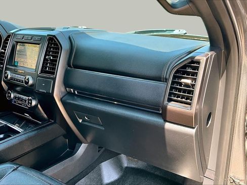 Used 2019 Ford Expedition Limited w/ Equipment Group 301A RWD image 19