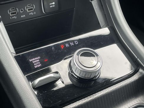 Used 2025 Jeep Grand Cherokee Limited AWD/4WD image 30