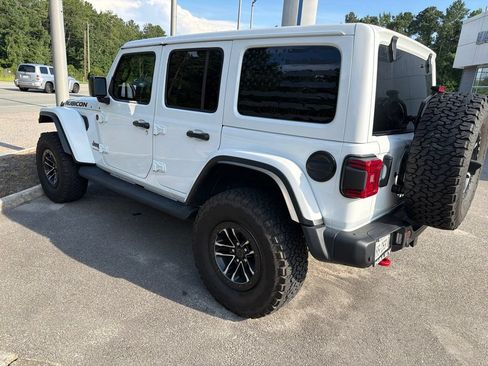 Used 2024 Jeep Wrangler Unlimited Rubicon AWD/4WD image 3