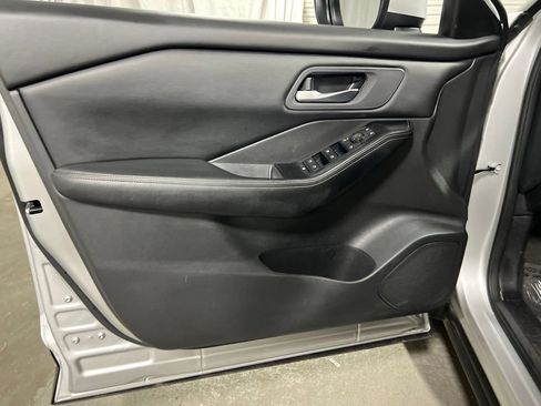 Used 2025 Nissan Rogue SV FWD image 20