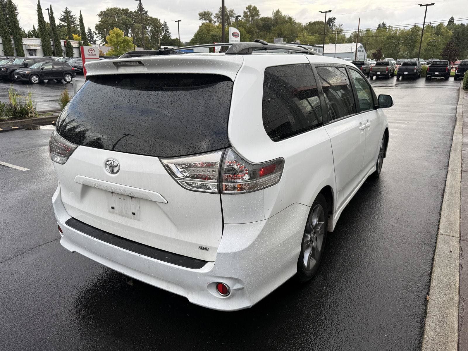 Used 2011 Toyota Sienna SE w/ Preferred Pkg FWD image 5