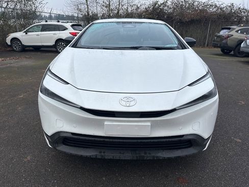 Used 2025 Toyota Prius LE image 2