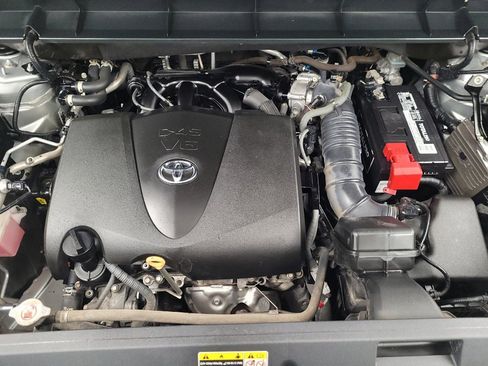 Used 2021 Toyota Highlander XLE image 30