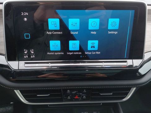 Used 2024 Volkswagen Atlas SEL AWD/4WD image 35