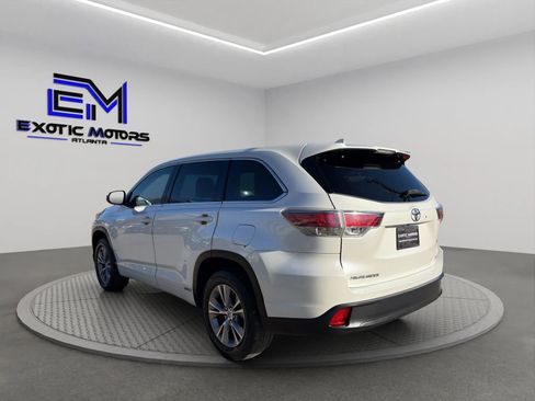 Used 2015 Toyota Highlander Plus FWD image 3