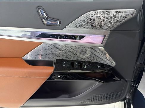 Certified 2023 BMW 760i xDrive w/ Executive Package image 11