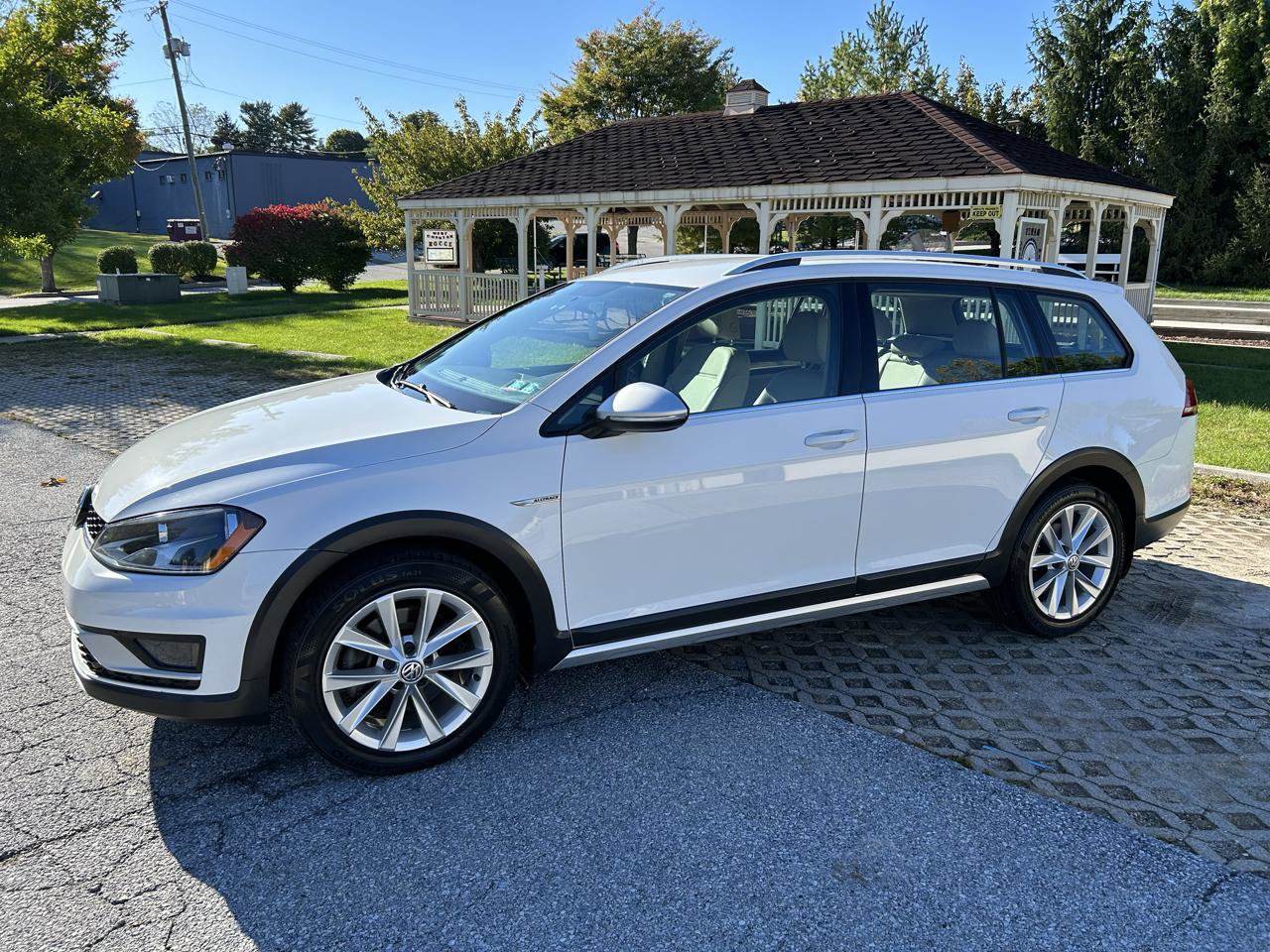 Used 2017 Volkswagen Golf Alltrack S AWD/4WD image 9