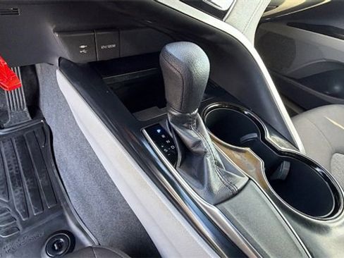 Used 2018 Toyota Camry LE image 24