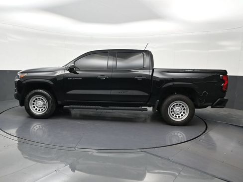 Used 2025 Chevrolet Colorado W/T RWD image 2