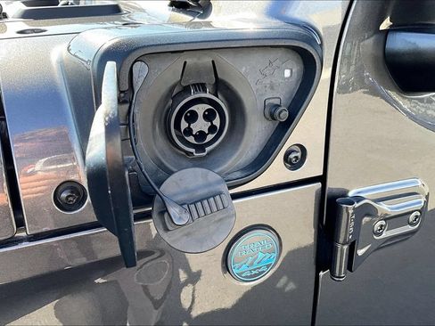 Used 2024 Jeep Wrangler Unlimited w/ Convenience Group AWD/4WD image 30