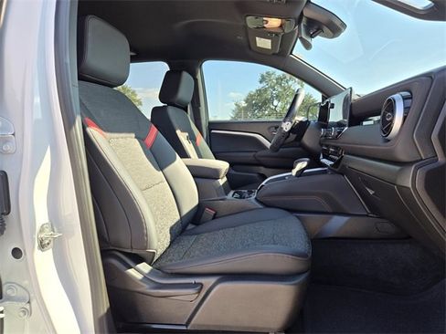 Used 2023 Chevrolet Colorado Z71 w/ Z71 Convenience Package 2 image 16