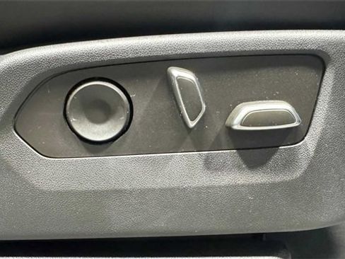 Used 2023 Cadillac Escalade ESV Premium Luxury image 15