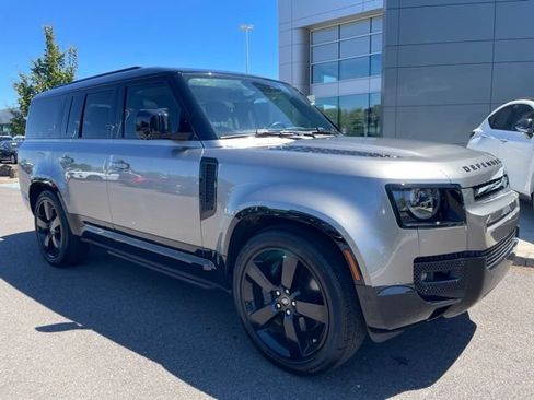 Used 2024 Land Rover Defender 130 X-Dynamic SE AWD/4WD image 2