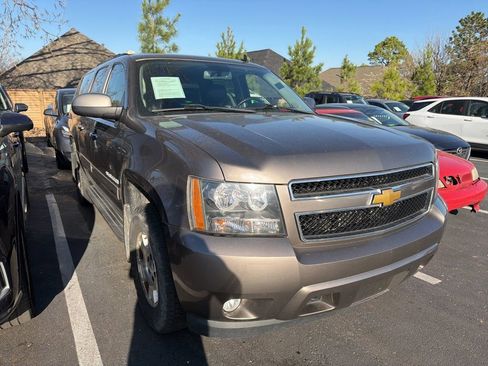 Used 2012 Chevrolet Suburban LT w/ Luxury Package image 2