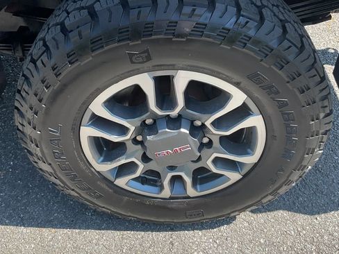Used 2022 GMC Sierra 3500 SLE w/ SLE Convenience Package AWD/4WD image 10