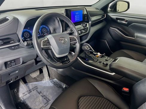 Certified 2025 Toyota Highlander XSE AWD/4WD image 10