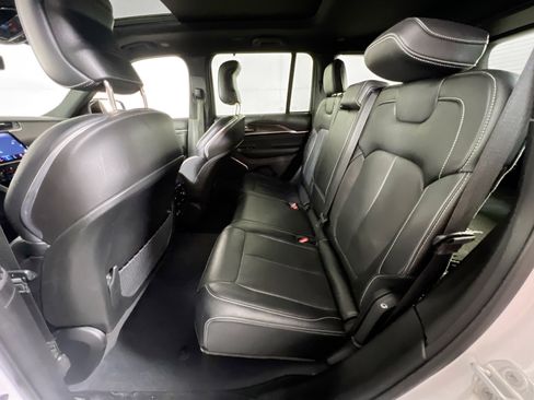 Used 2023 Jeep Grand Cherokee Overland w/ Adv Protech Group III image 26