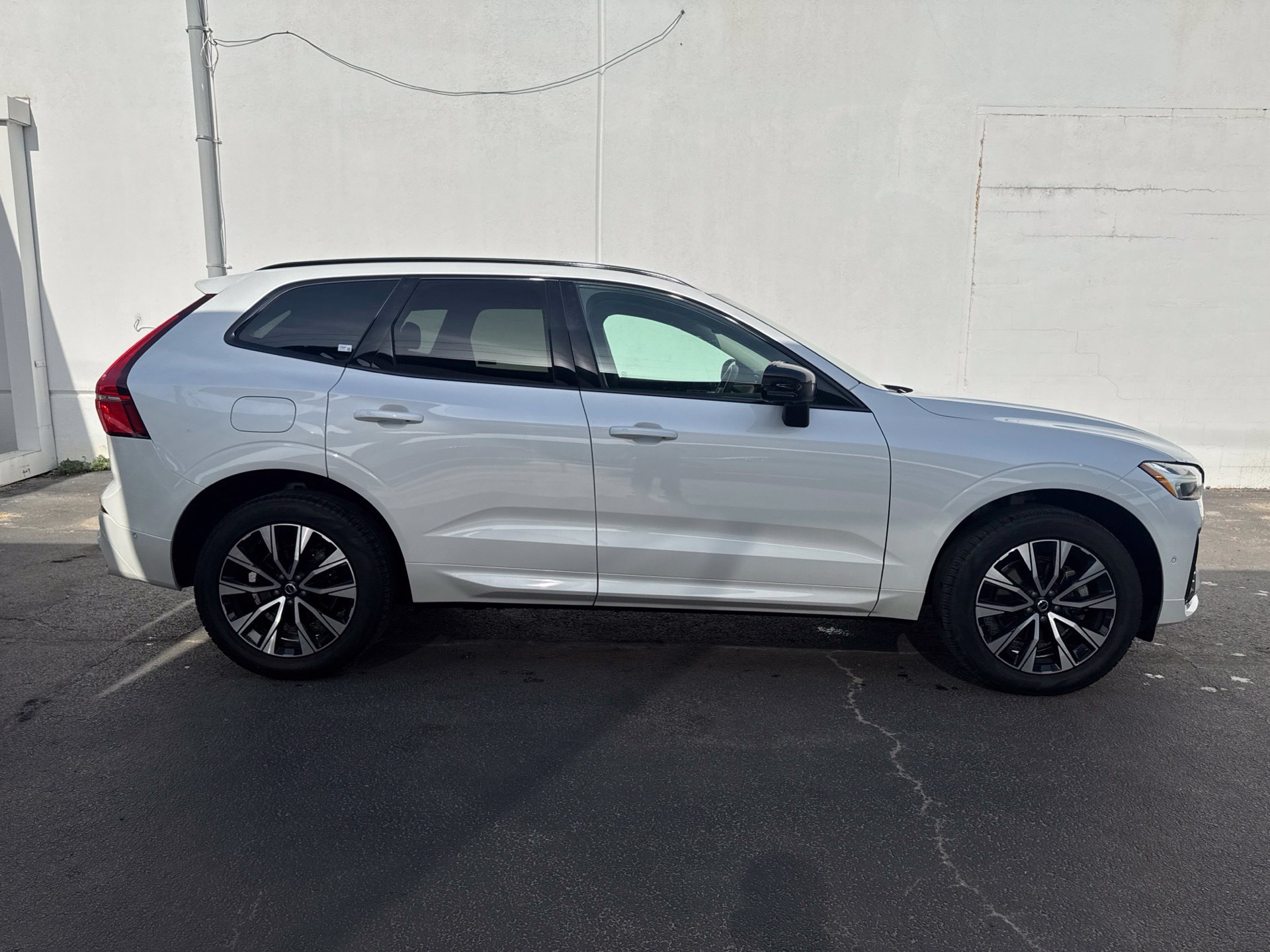 Certified 2024 Volvo XC60 B5 Plus w/ Climate Package AWD/4WD image 5