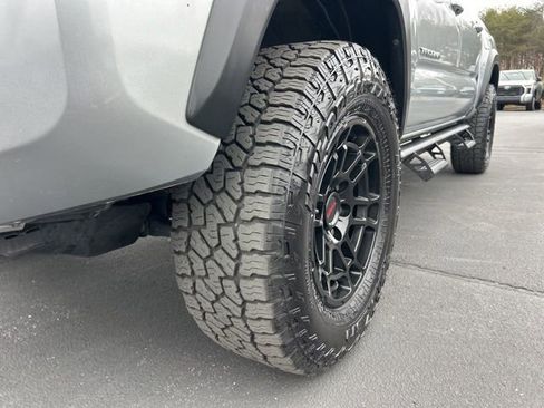 Used 2022 Toyota Tacoma TRD Off-Road w/ Technology Package image 12