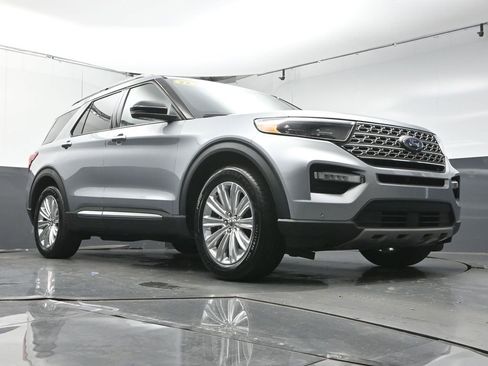 Used 2022 Ford Explorer Limited w/ Equipment Group 301A image 34
