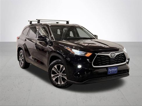 Used 2020 Toyota Highlander XLE image 7