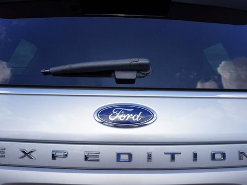 Used 2024 Ford Expedition XLT image 33