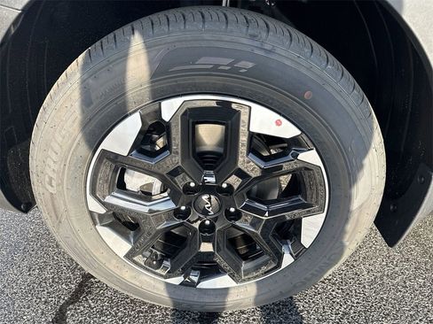 New 2025 Kia Sorento S image 8