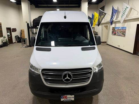 Used 2019 Mercedes-Benz Sprinter 2500 image 14
