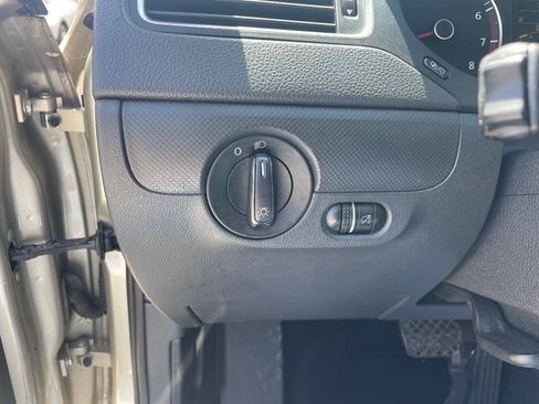 Used 2014 Volkswagen Jetta SE FWD image 21