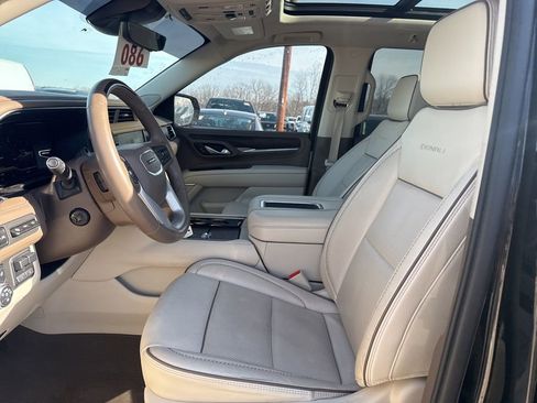 Used 2023 GMC Yukon Denali w/ Denali Reserve Package image 5