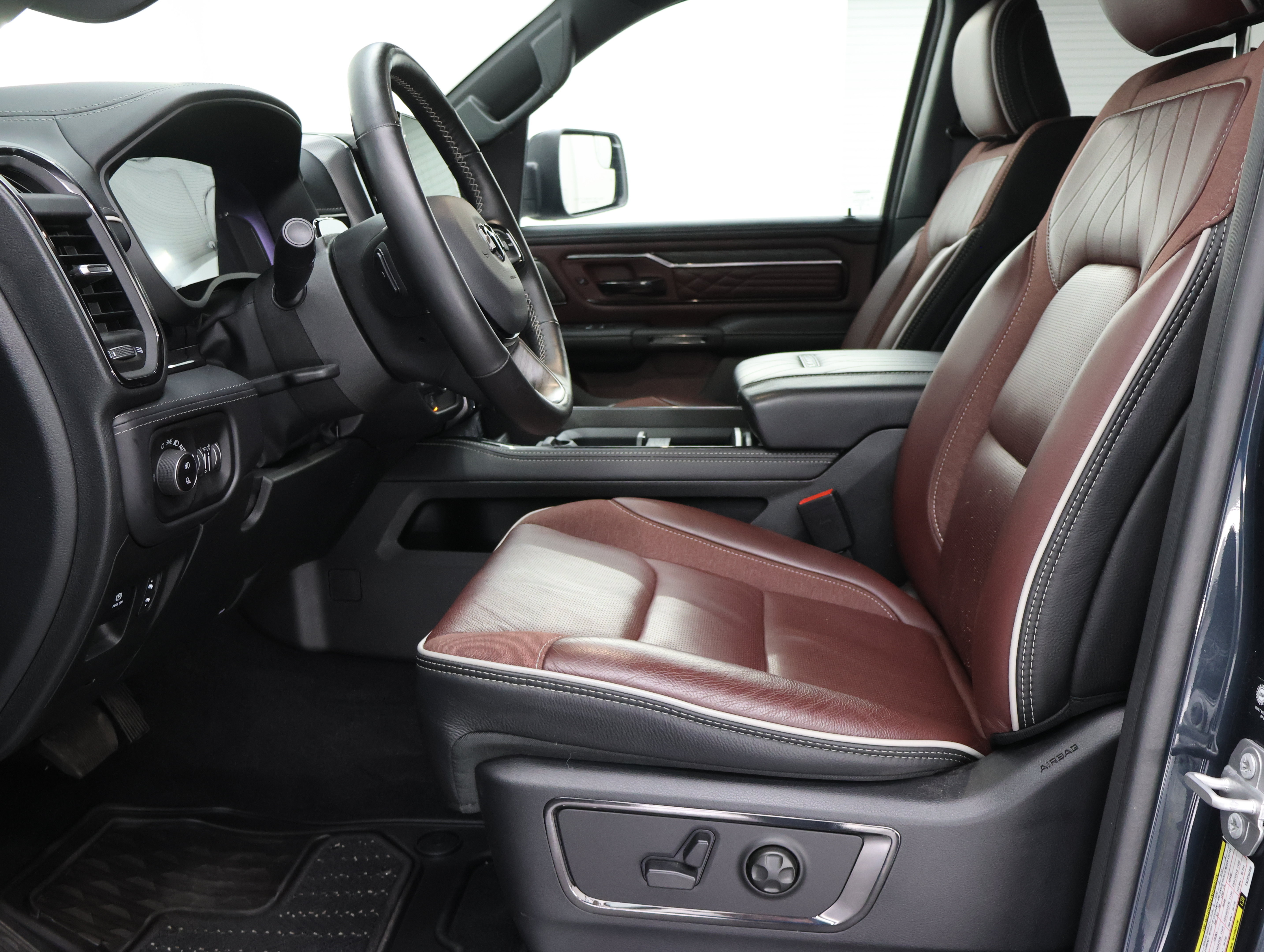 Used 2026 RAM 1500 Limited AWD/4WD image 8