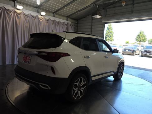 Used 2022 Kia Seltos SX w/ Sunroof Package AWD/4WD image 3