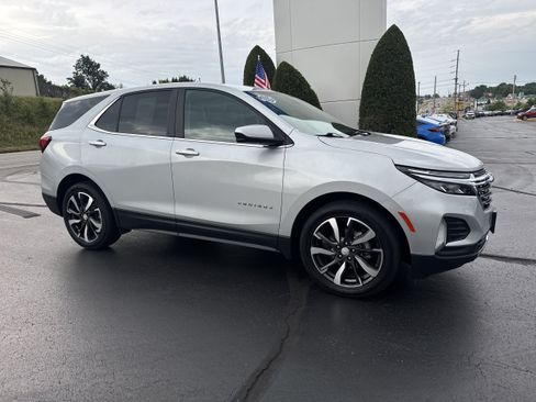 Used 2022 Chevrolet Equinox LT FWD image 1