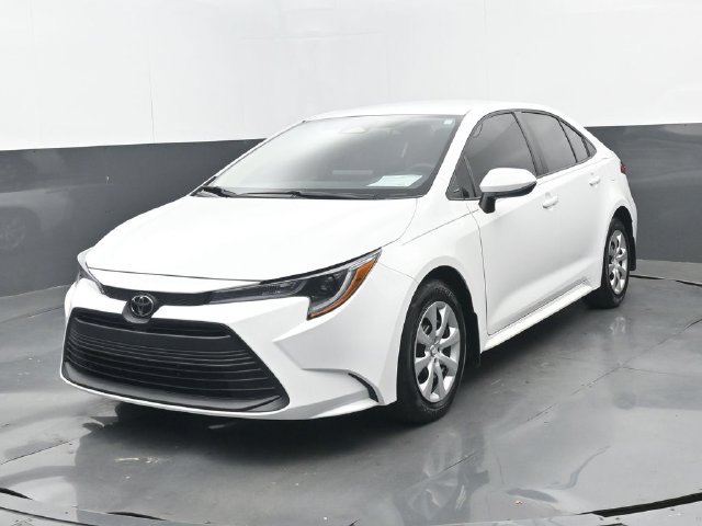 Used 2025 Toyota Corolla LE FWD image 18