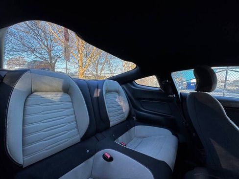 Used 2016 Ford Mustang Coupe RWD image 15