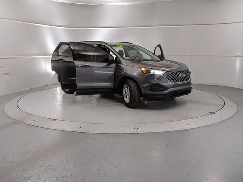 Certified 2024 Ford Edge SE image 7