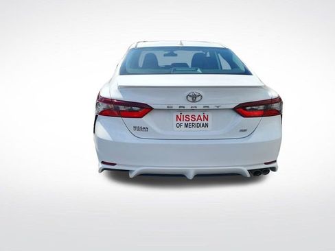 Used 2022 Toyota Camry SE image 4