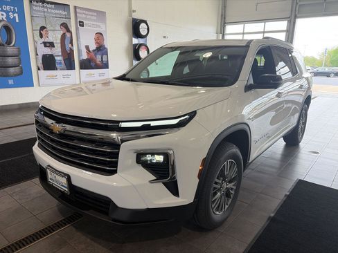 New 2026 Chevrolet Traverse LT w/ Driver Confidence Package AWD/4WD image 12