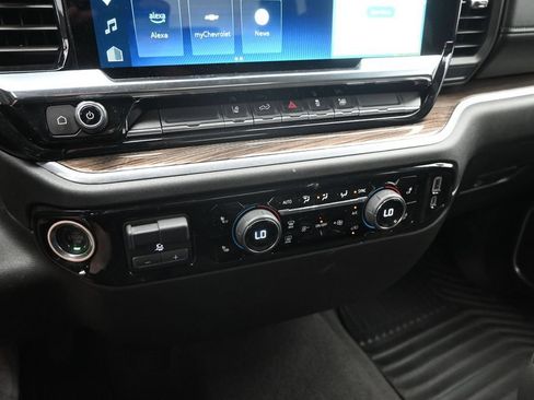 Used 2025 Chevrolet Silverado 2500 LT w/ Convenience Package AWD/4WD image 19