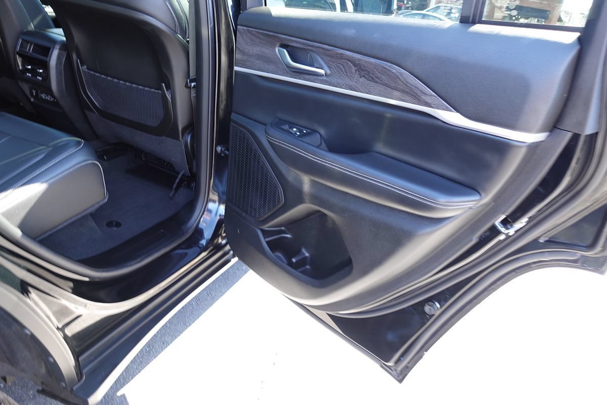 Used 2024 Jeep Grand Cherokee Limited w/ Black Appearance Package AWD/4WD image 29