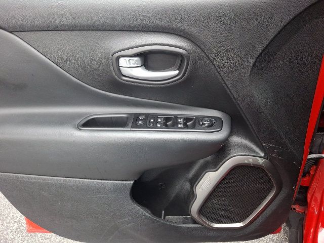 Used 2023 Jeep Renegade Latitude AWD/4WD image 12
