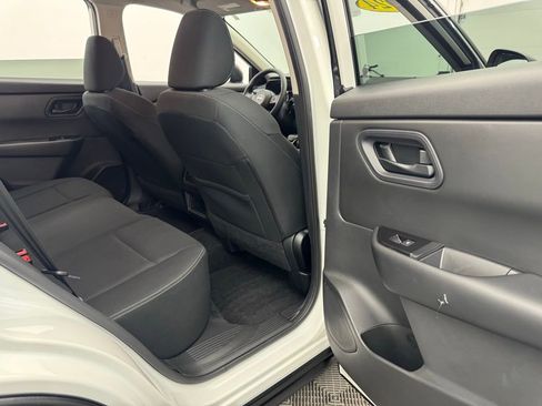 Used 2024 Nissan Rogue S image 31