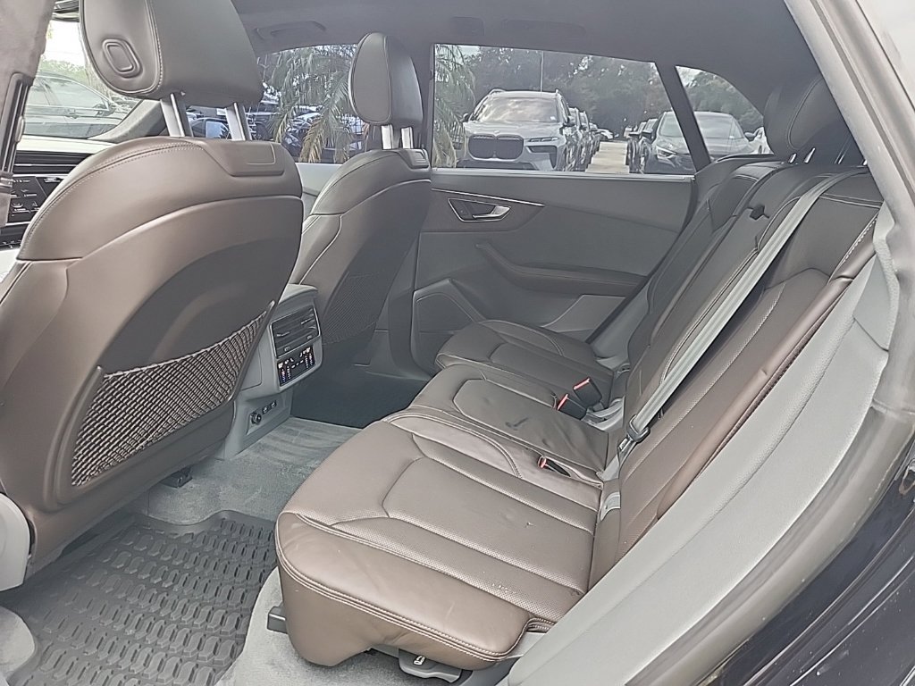 Used 2019 Audi Q8 Prestige w/ Luxury Package AWD/4WD image 3